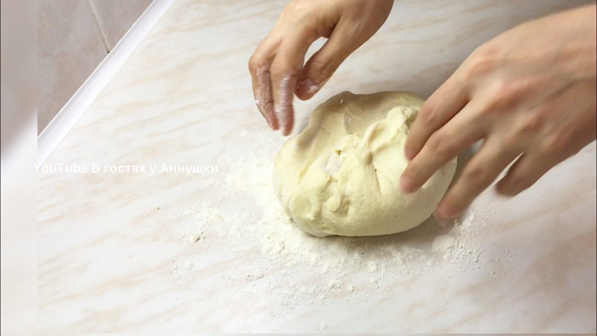 Пышное дрожжевое тесто. Как красиво слепить тесто для сметанника. Чтобы тесто получилось мягким. Правильное дрожжевое тесто. Замес теста для пиццы.