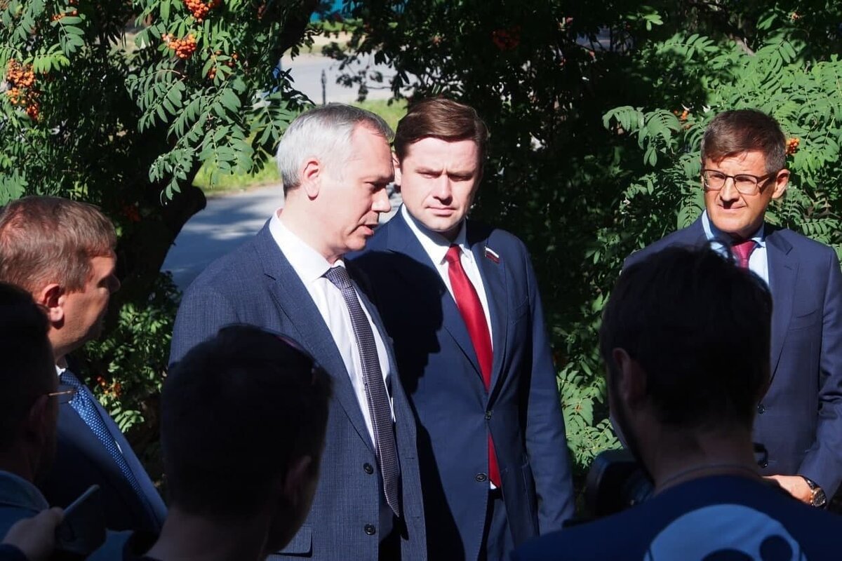 Сегодня плотный. Губернатор Травников посетил Сузунский район.