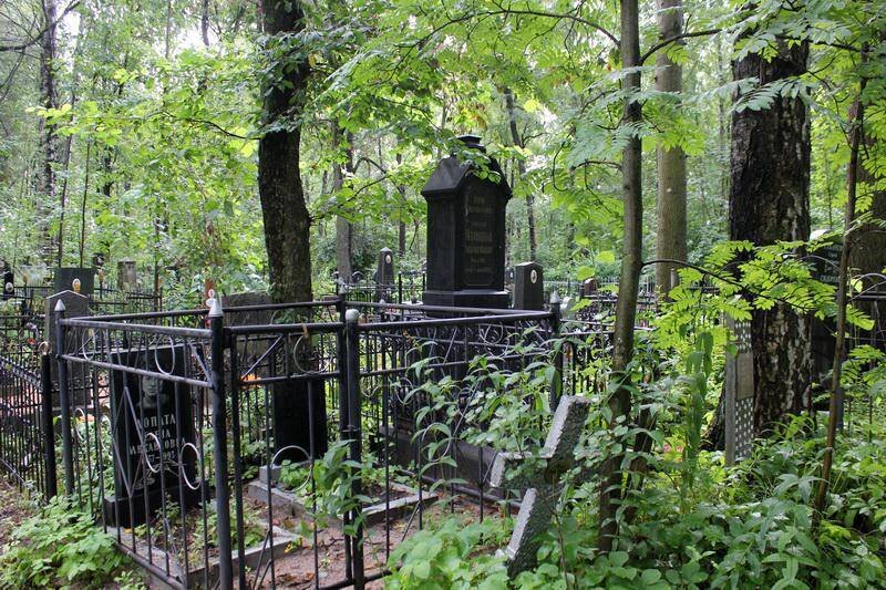 могилы большеохтинское кладбище. большеохтинское кладбище мемориал. большеохтинское кладбище аллея героев. большеохтинское кладбище в санкт-петербурге. большеохтинское кладбище братское захоронение.