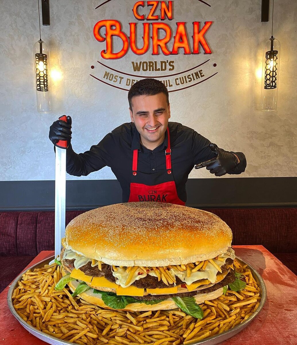 Фото из социальных сетей Бурака @cznburak