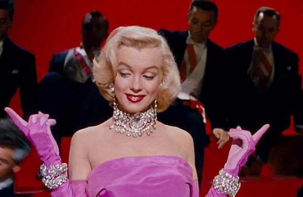 «Джентльмены предпочитают блондинок» (англ. Gentlemen Prefer Blondes) 1953 (кадр из фильма)