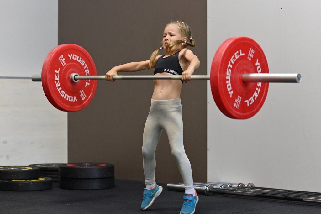 Настя спортсменка. Рориван Ульфт. Рори Ван Ульф 2021. Barbell. Сильная малышка.