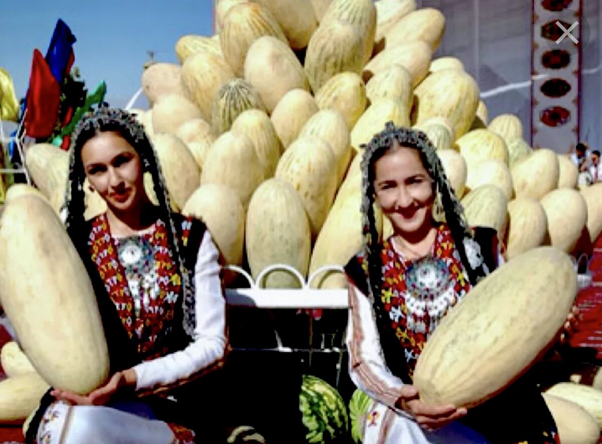 Фото из интернета. Правда, это туркменки. 