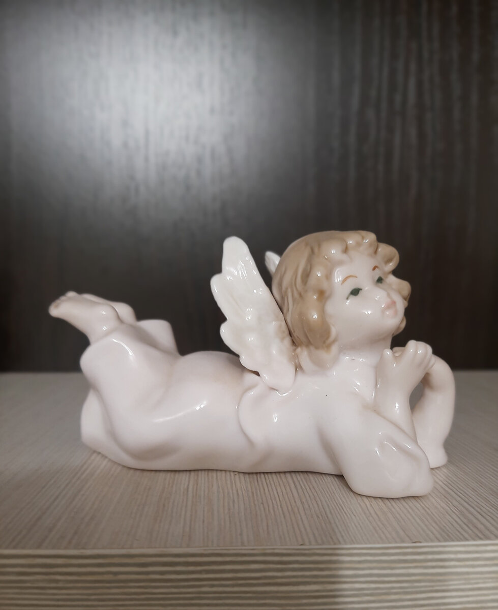 Когда вы дарите кому-либо фигурку ангелочка или же получаете её в дар, знайте, что она может служить сильным оберегом.