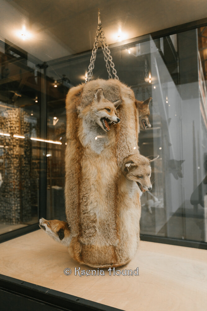 убить животных, чтобы сделать сей "шедевр" - на мой взгляд, занятие весьма сомнительное