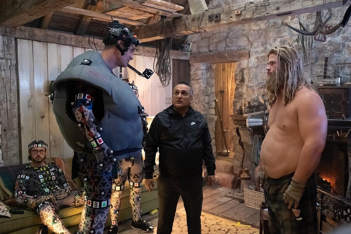 Снятого во время. Мстители финал кадры со съемок. Avengers Endgame behind the Scenes. Тор Мстители финал толстый. Мстители финал съемки