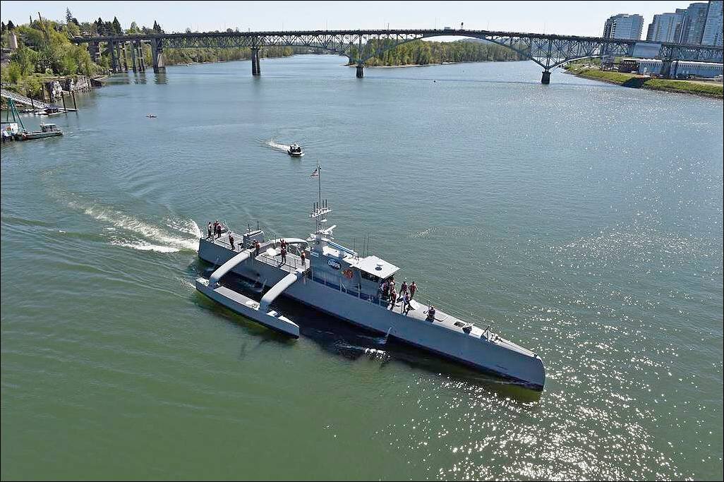 Беспилотный надводный дрон для охоты на подводные лодки Sea Hunter