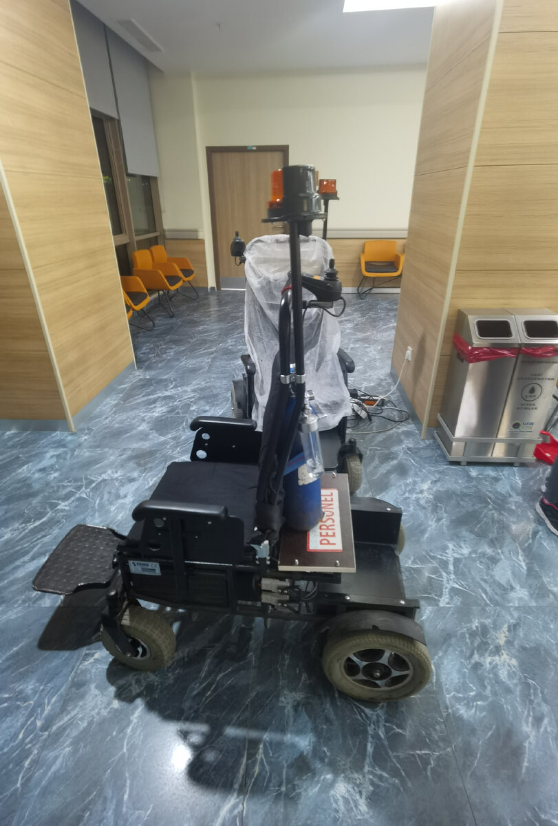 Чудо техника в госпитале, на которой возят посетителей больницы 