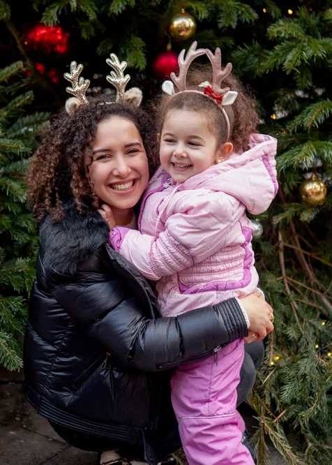 Основательница салонов ICE CURLY Айсель с дочерью 