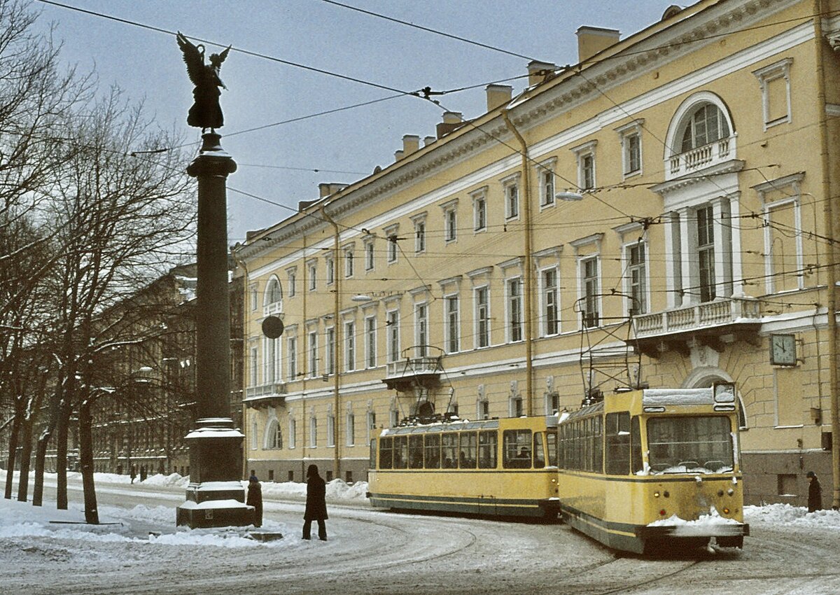 Санкт петербург конногвардейский бульвар