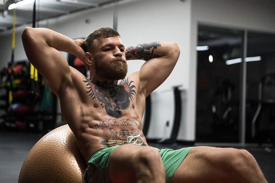 Макгрегор делает тренировку