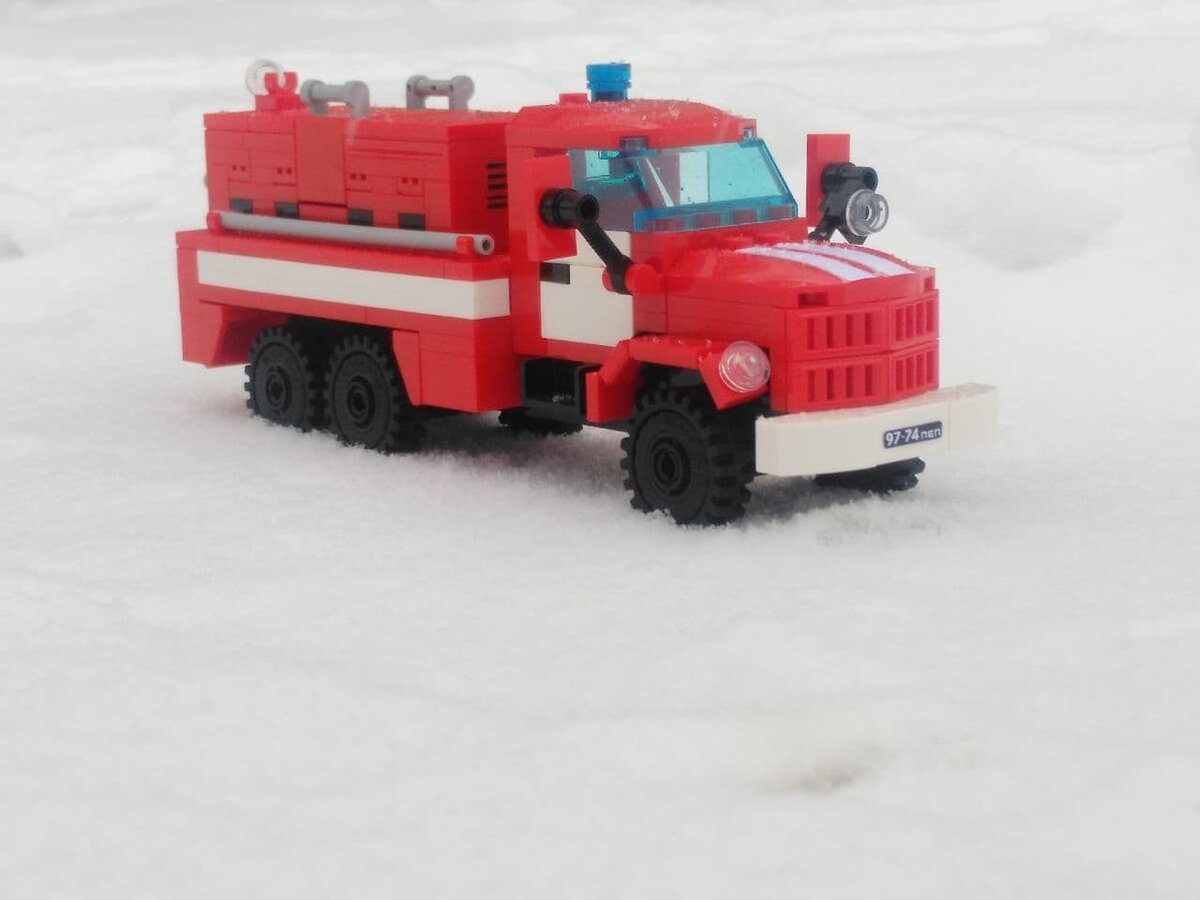 Конструктор LEGO City Fire 60280 Пожарная машина с лестницей / небольшой игровой набор, развивающий