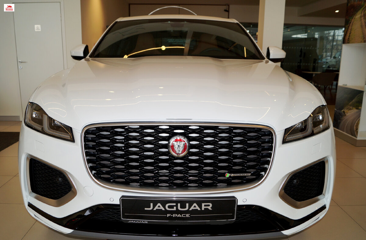 Jaguar F-Pace Рестайлинг вид спереди