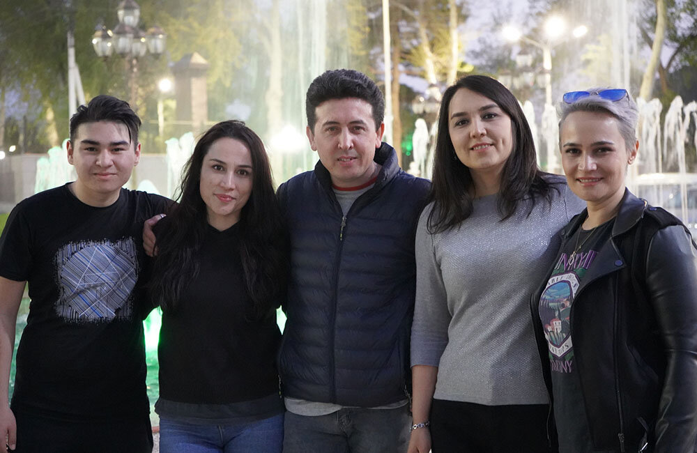 С Махпорой Киромовой и другими коллегами в Худжанде. Съёмка документального фильма про Дилрабо Самадову Личный архив