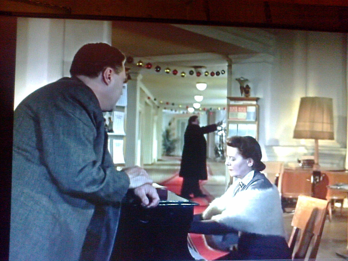 Кадр из фильма  «Карнавальная ночь»