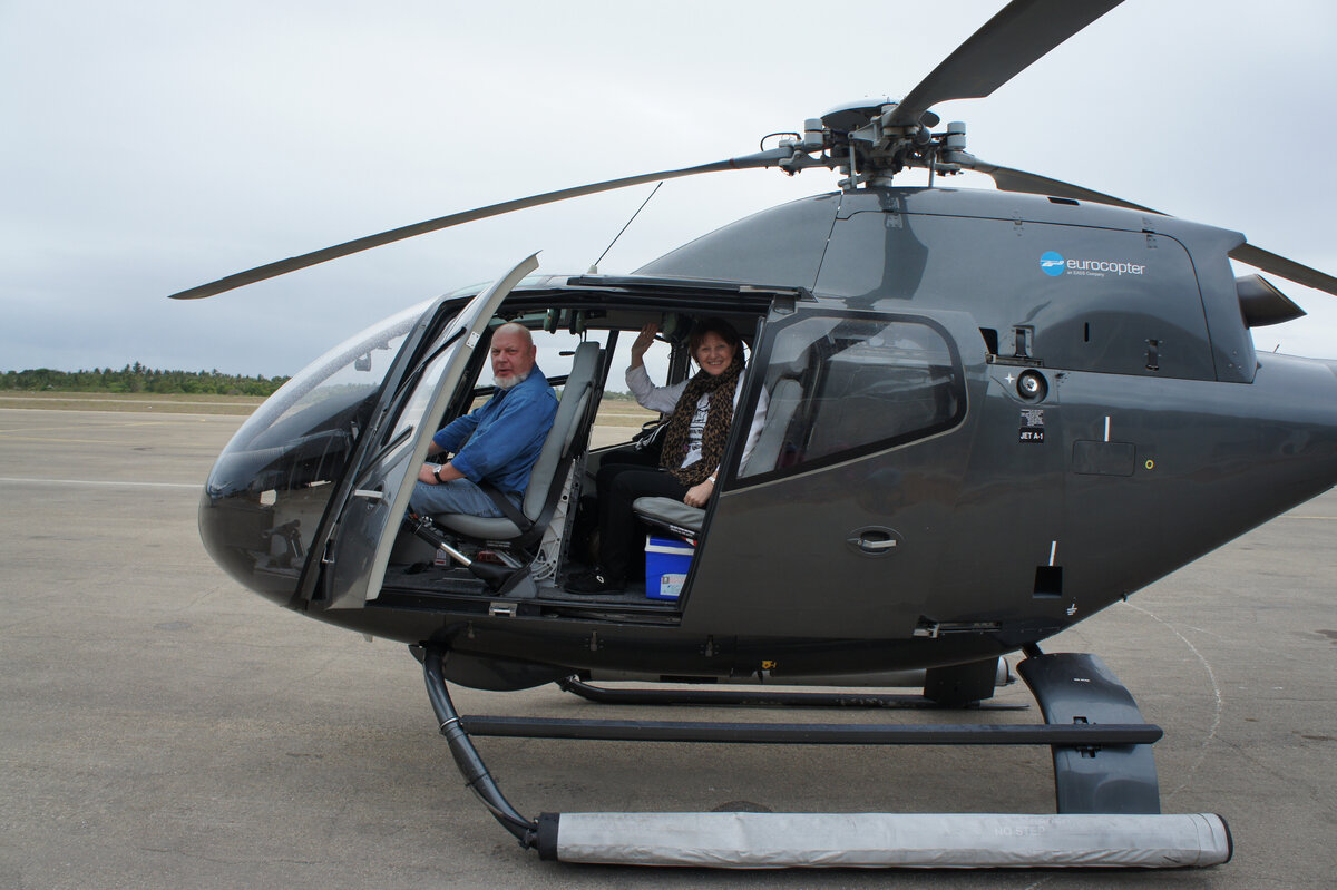 Летим на острова в Индийском океане. После потрясающих, но утомительных утренних и вечерних сафари перед  возвращением домой необходимо хотя бы два-три дня отдохнуть, чтобы придти в себя и осмыслить увиденное. Мозамбик.