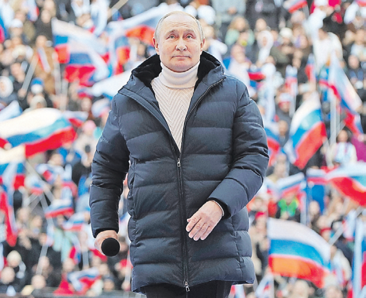 Владимир Путин выступил на грандиозном митинге-концерте в «Лужниках»,  посвященном воссоединению Крыма с Россией. Говоря о спецоперации по защите 
Донбасса, президент процитировал строки из Библии: «Нет больше любви, как если бы 
кто-то отдал душу свою за друзей своих». Фото: Михаил КЛИМЕНТЬЕВ/РИА Новости