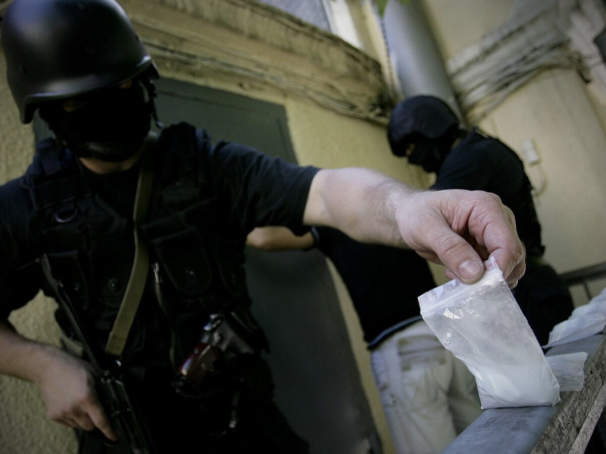 Как говорит людская мудрость: "Береженого Бог бережет, а не береженого конвой стережет"