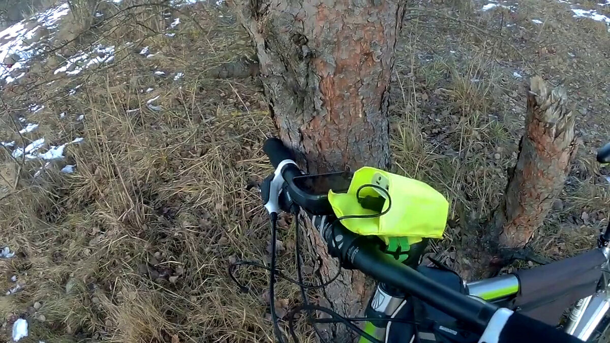 Сумочка для повербанков на руле велосипеда