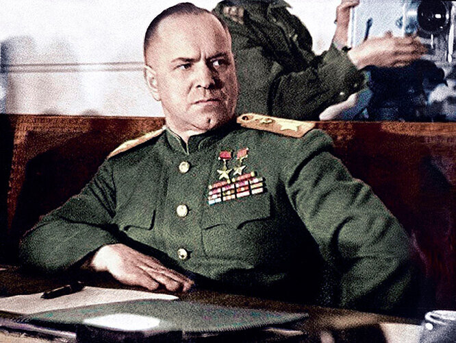 Слова «Бабы новых нарожают» приписывают полководцу Георгию Жукову.