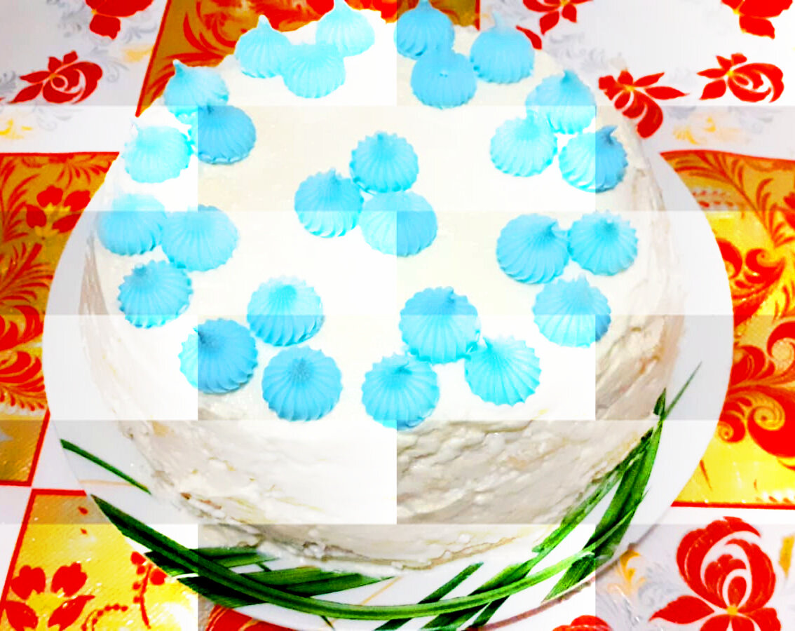 1,5 кг. Украшение - меренги.