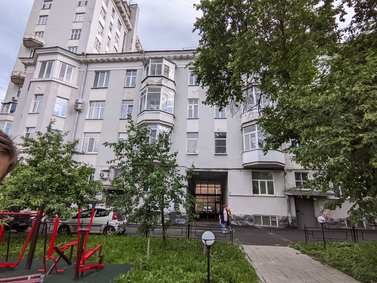 Двор на 8 марта дом 2