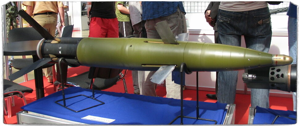 Источник: Mike1979 Russia. "Краснополь" в калибре 152мм. Существует также экспортный под 155мм, а также ответвление в виде "Китолова" под калибр 122мм.