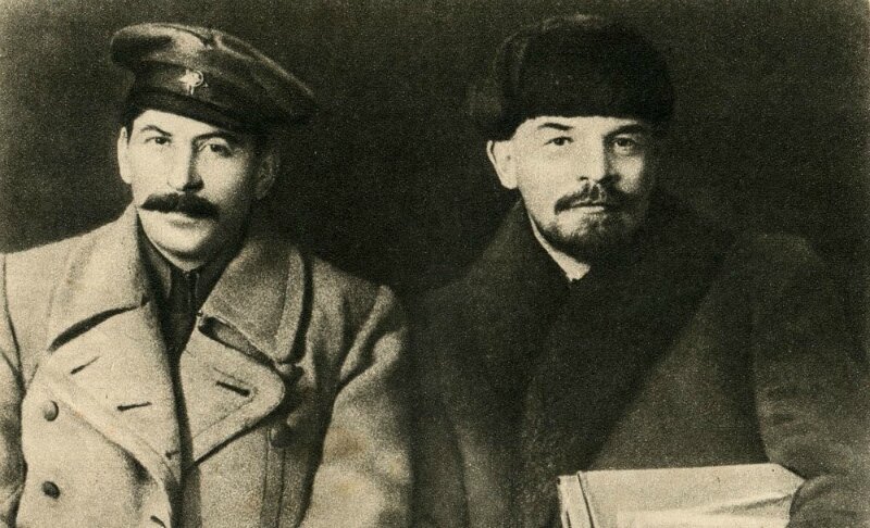 И. Сталин и В. Ленин  фото из ria.ru