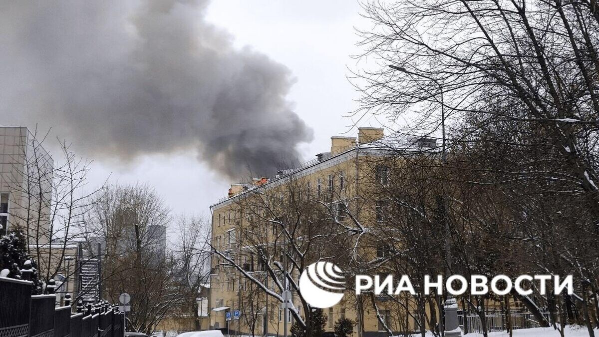    Задымление в районе Комсомольской площади в центре Москвы© РИА Новости/Telegram