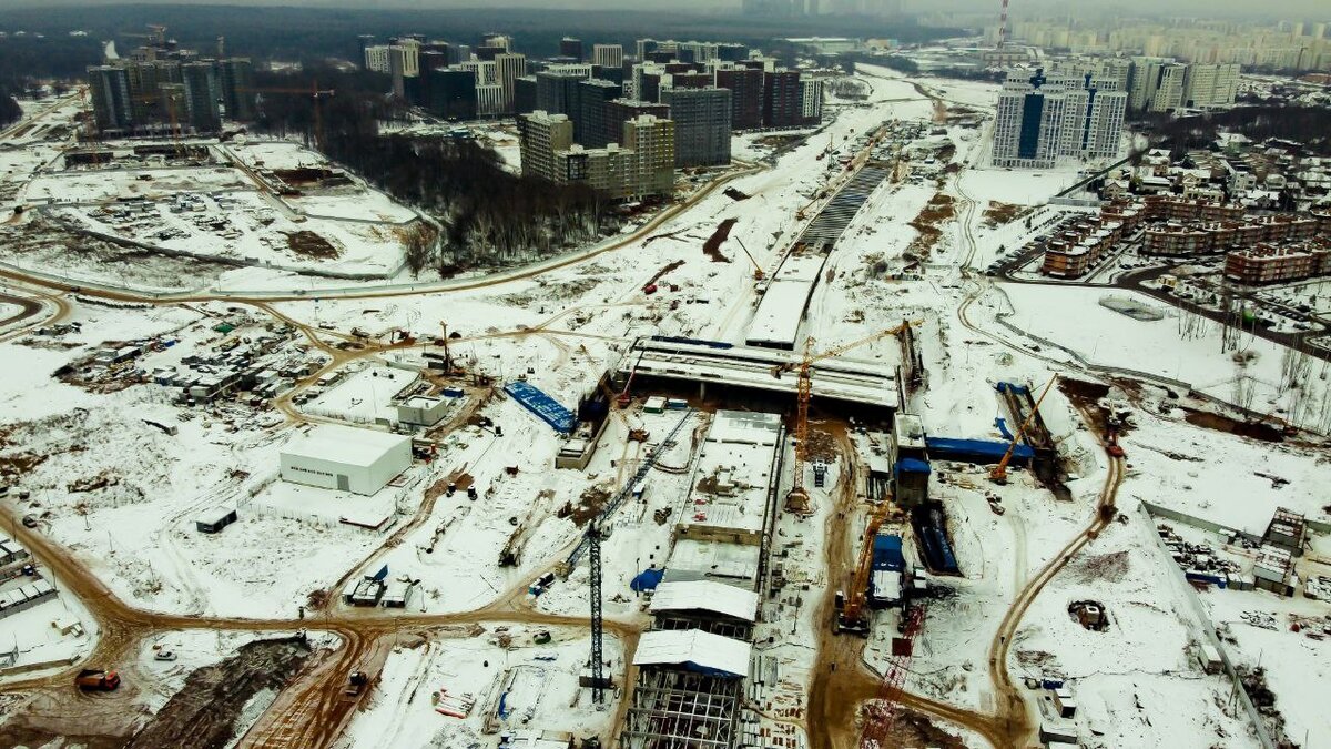 📷 2: А вот вестибюль на фоне «Скандинавии Юг» и «Белых ночей», можете оценить расстояние до станции от домов. 