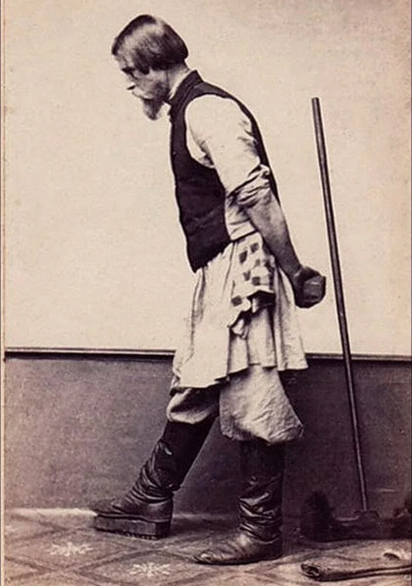 1860е. Может, выдать детям щетки с мастикой, если труд у нас ради труда?