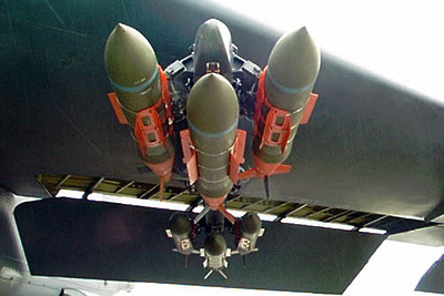    Бомбы JDAM на внешней подвеске стратегического бомбардировщика B-52 Stratofortress © Wikipedia.org