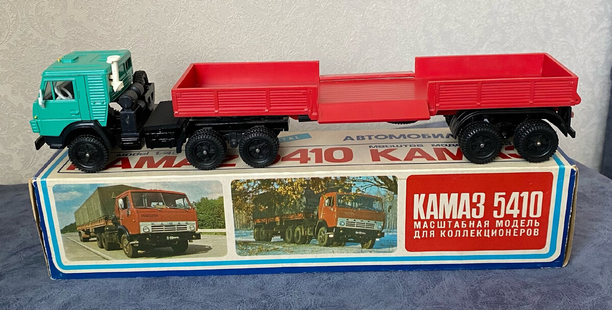 Приобрел недавно, чему безумно рад :) На коробке штамп 88-го года. 