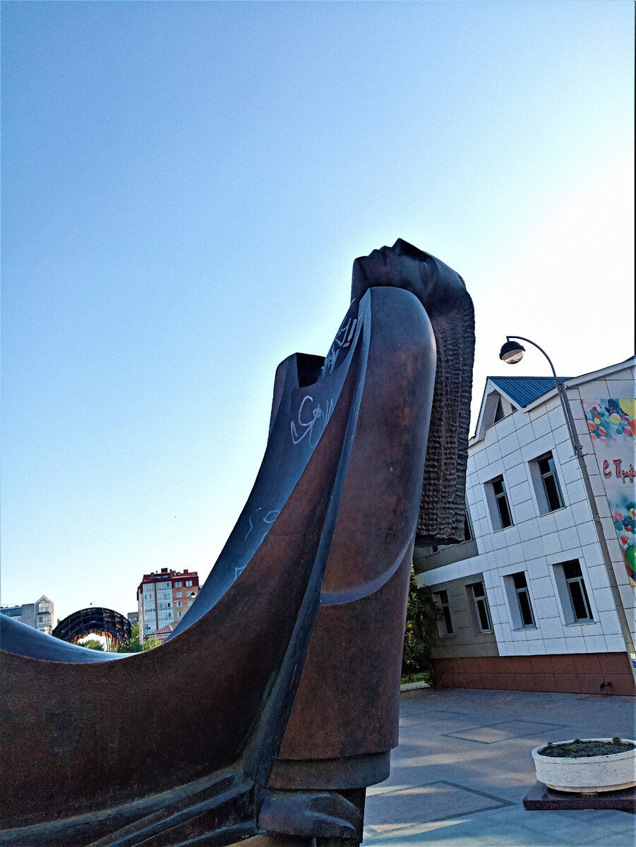 Скульптура Нежность на Цветном бульваре. г.Тюмень.