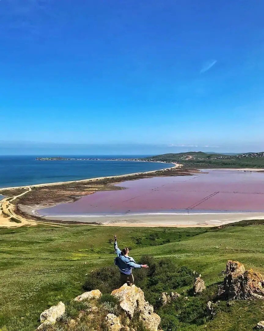 Розовое озеро Чокрак в июне