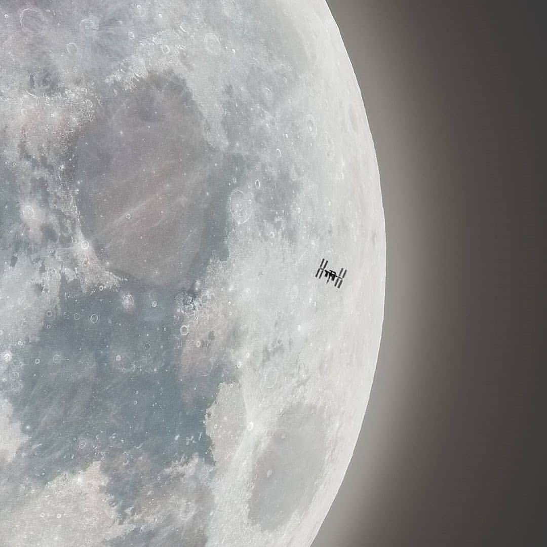 Снимок Луны с МКС