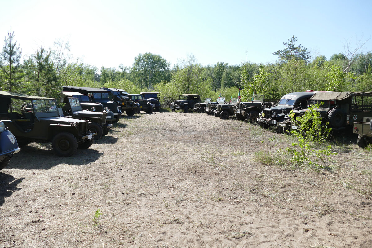Всего в первых выездных "Моторах Войны" приняло участие более двух десятков машин.