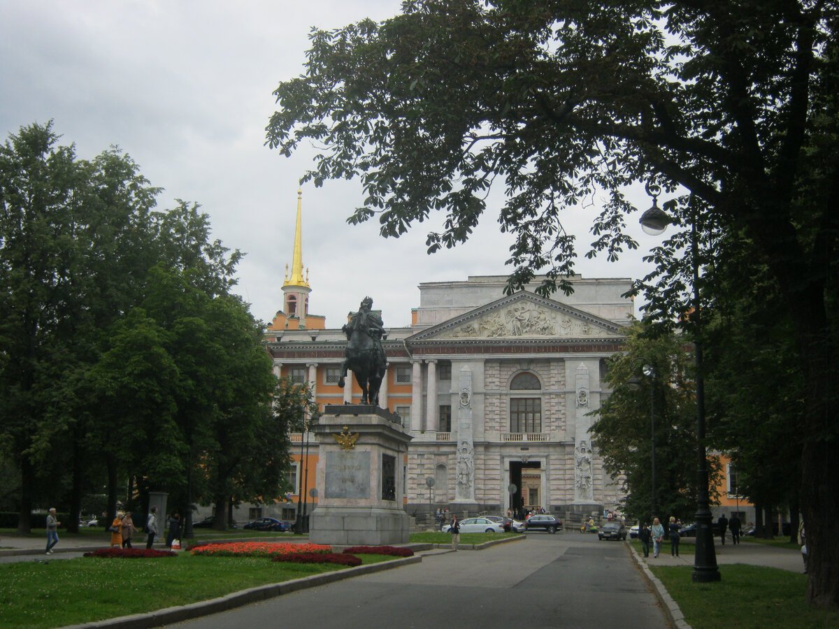 фото автора, Михайловский замок и памятник Петру Первому