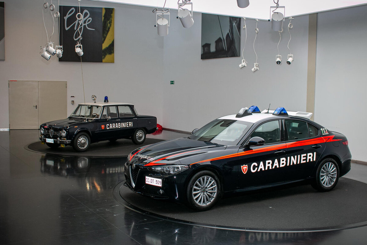 Обои на смартфон Джипы carabinieri