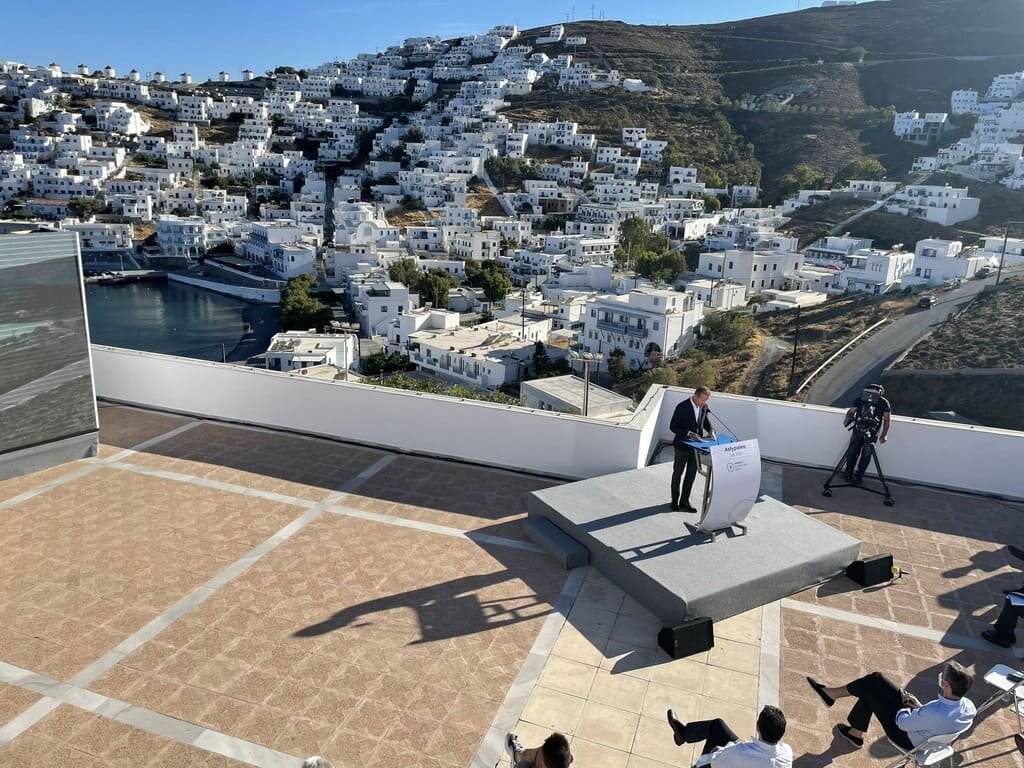 Volkswagen электрифицирует Астипалею - фото Volkswagen