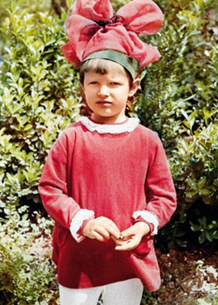 Эвелина в детстве.