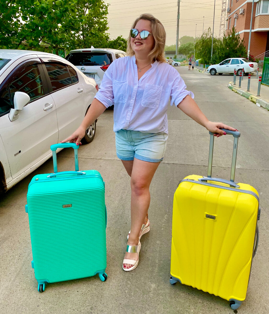 Купили пару ярких чемоданов из abs-пластика фирмы Belletti. Не могу ...