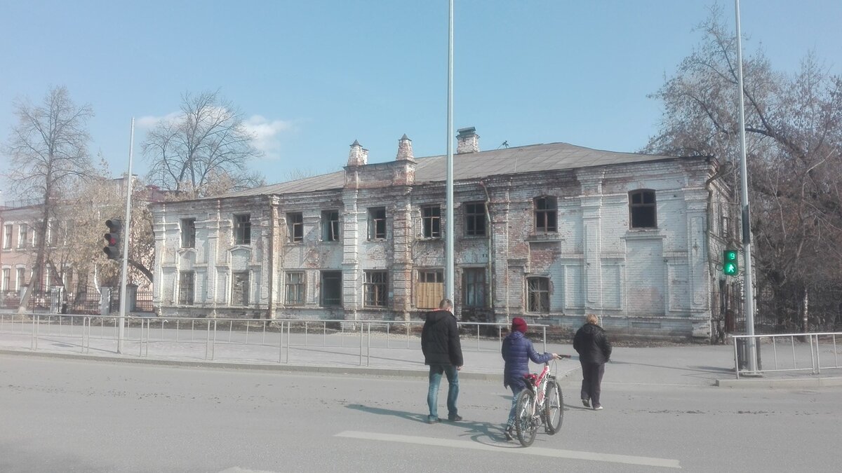 Областная инфекционная больница в Аптекарском саду 13.04.2017 год. Фото из группы ВК Тюмень до нашей эры.