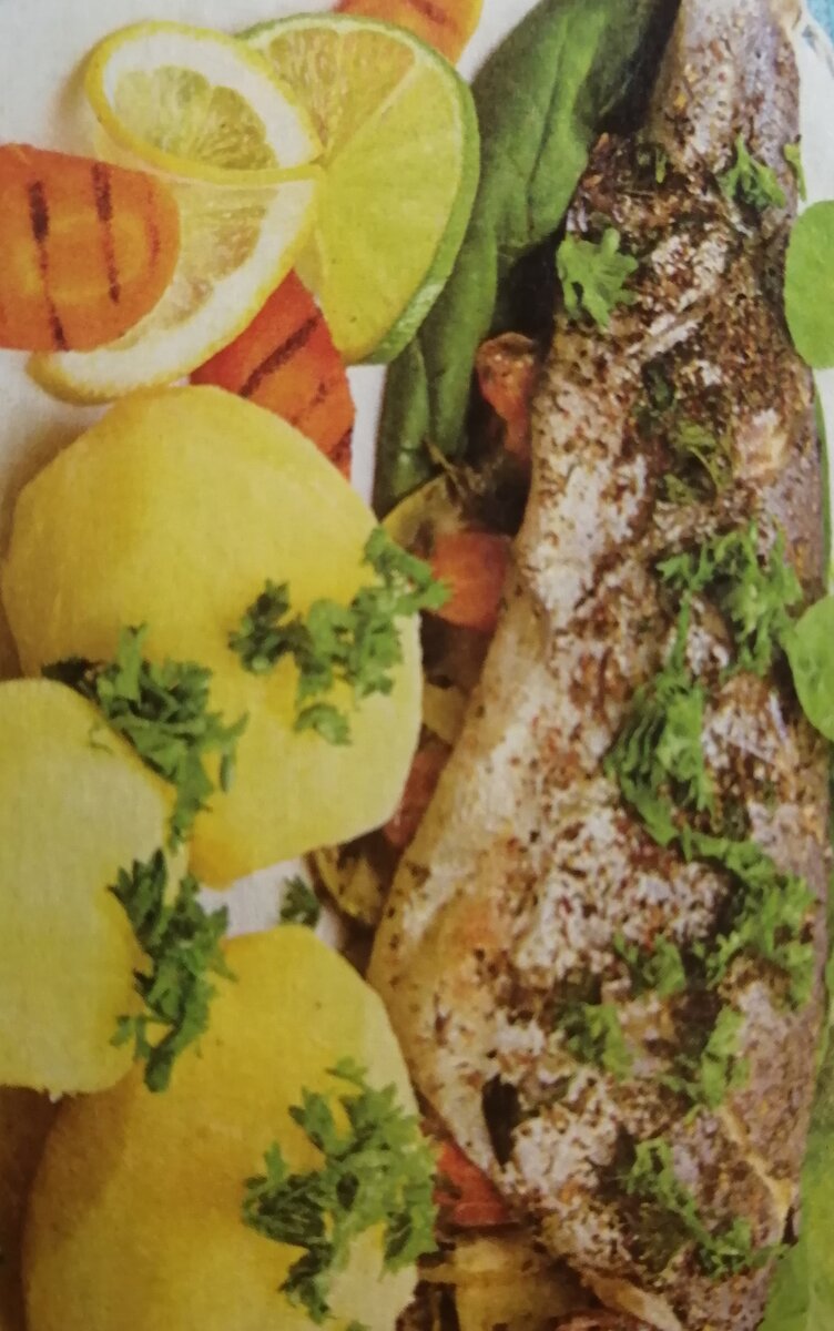 Приготовленная по средиземноморским традициям традициям на углях рыбка имеет особенно аппетитный вкус и аромат!