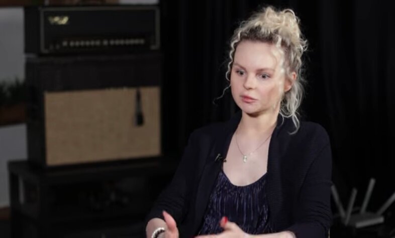 Это та сама Алиса Вокс