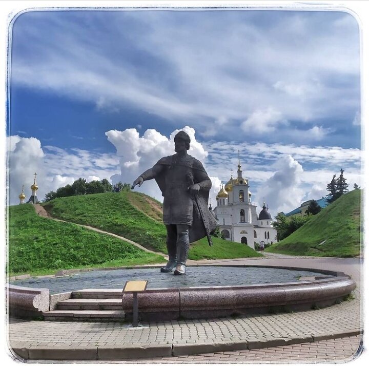Памятник в Дмитрове 