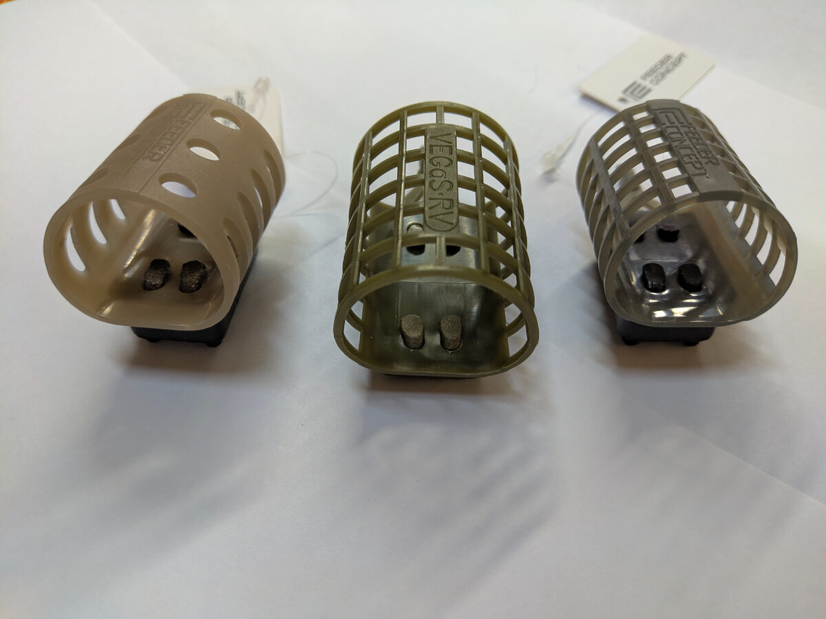 Анфас и профиль кормушек Feeder Concept. Vegas по середине.