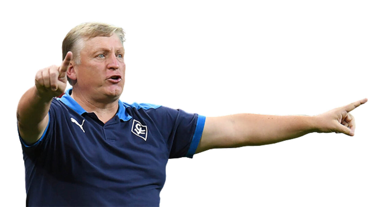 Главный тренер Крыльев Советов - Игорь Осинькин