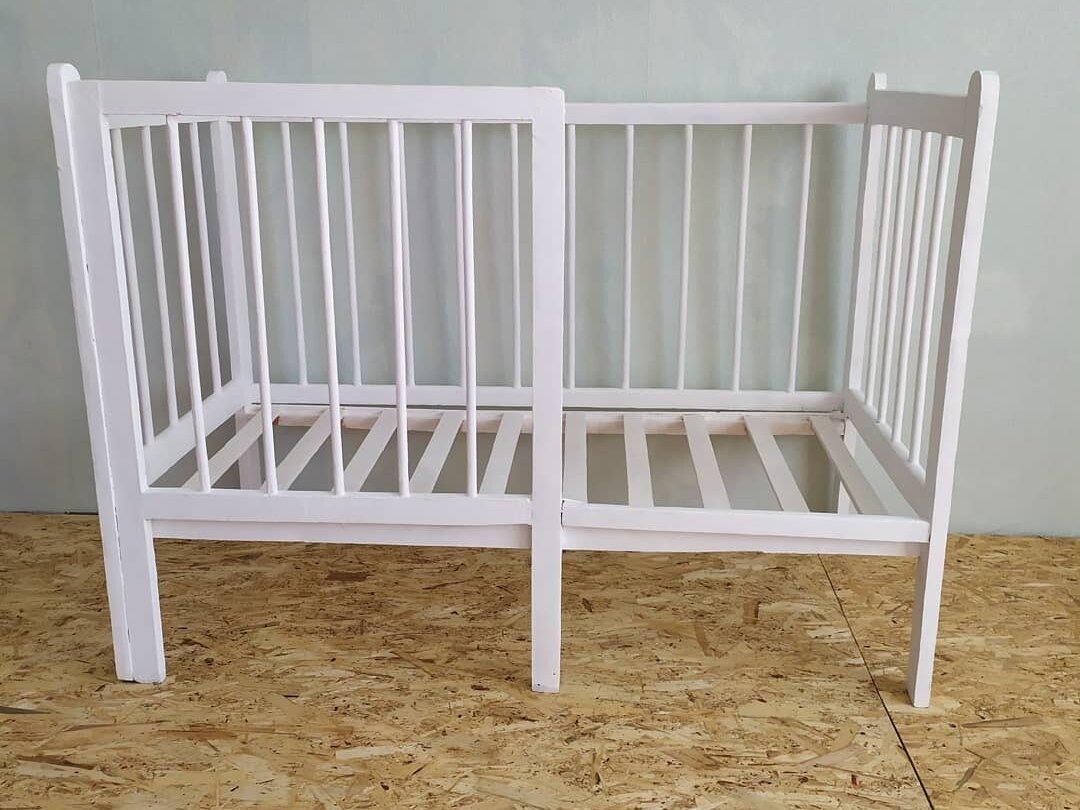 Вот такая кровать у нас получилась после покраски)