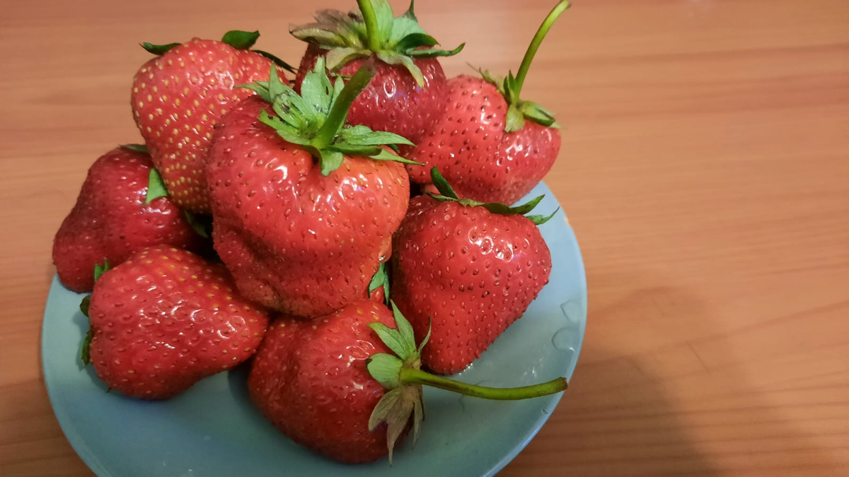 вот ряд ягодок